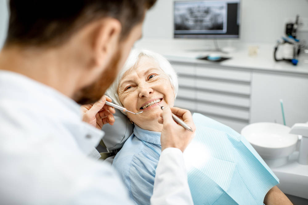 ¿Cuáles son los cuidados dentales más habituales que han de realizar las personas de avanzada edad?
