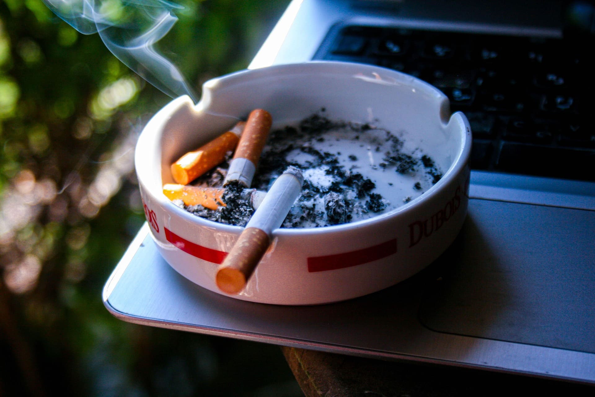 Efectos del tabaco en dientes y encías